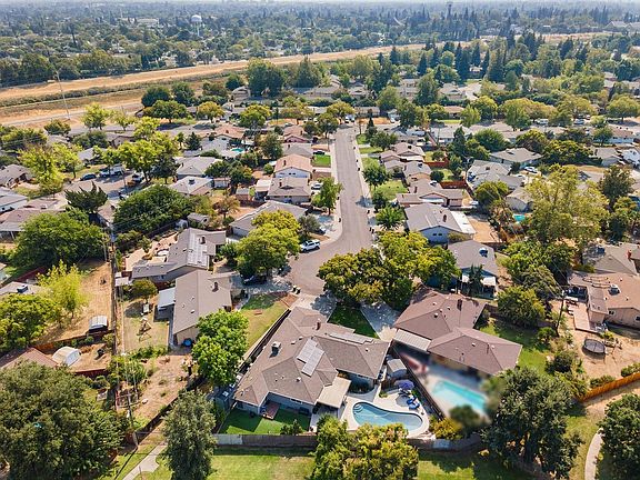 3rd image of 4447 Amador Pl