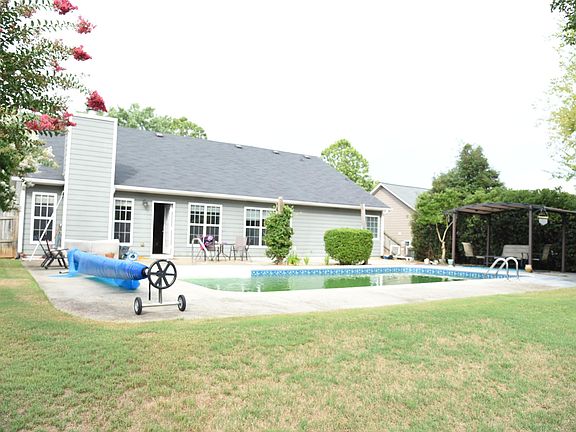 5th image of 880 Charles Hall Dr
