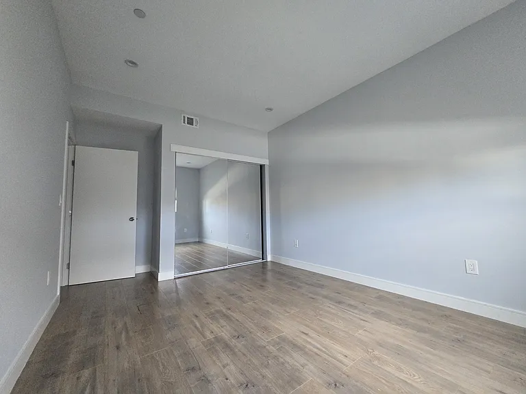 1857 W 25th St — Photo 27