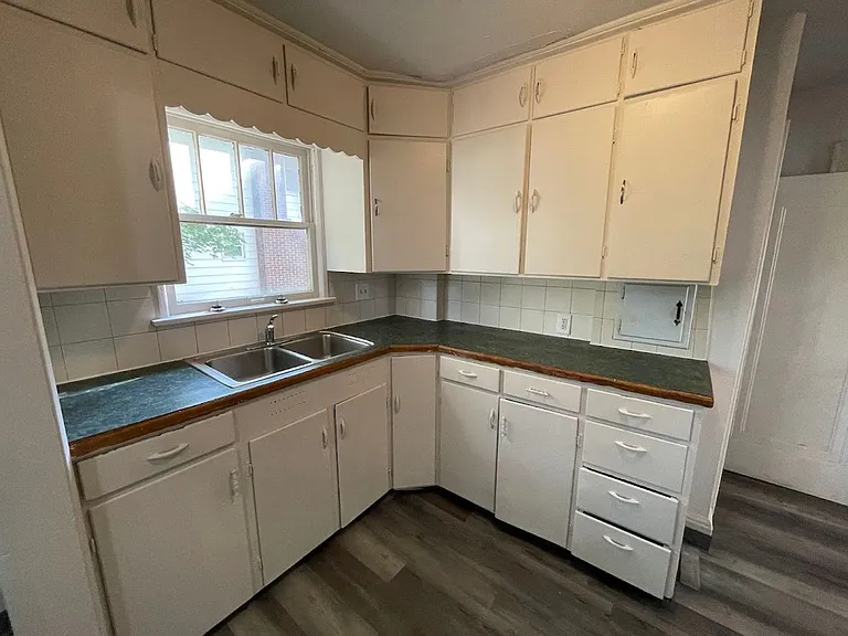 325 Grace Ave — Photo 8