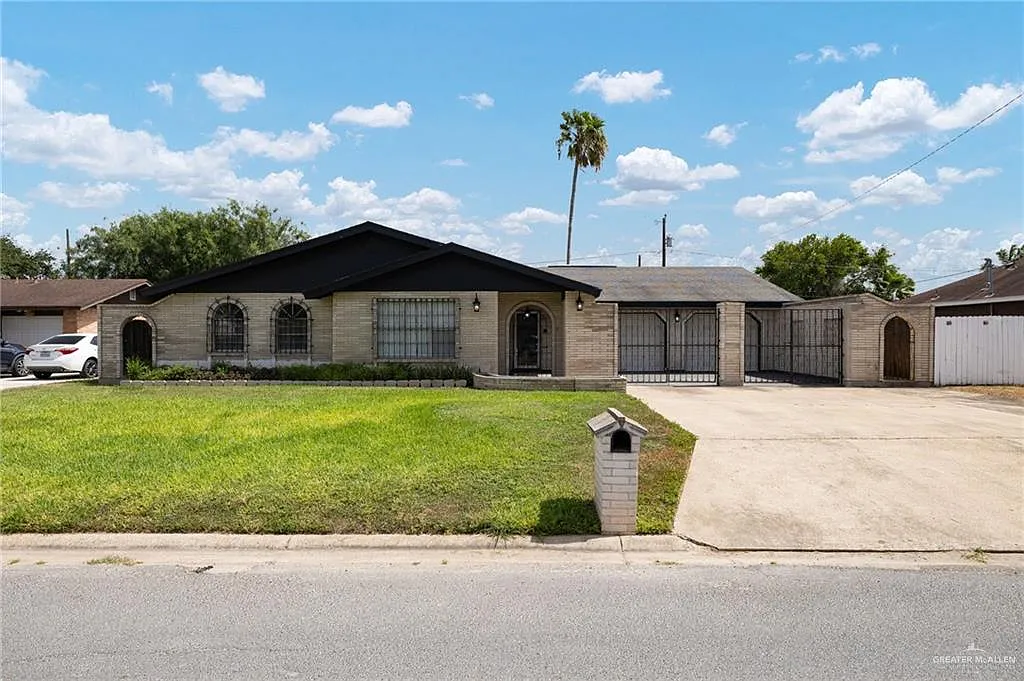 3 bed, 3.0 bath, 2364 sqft, $1,900 — Photo 1
