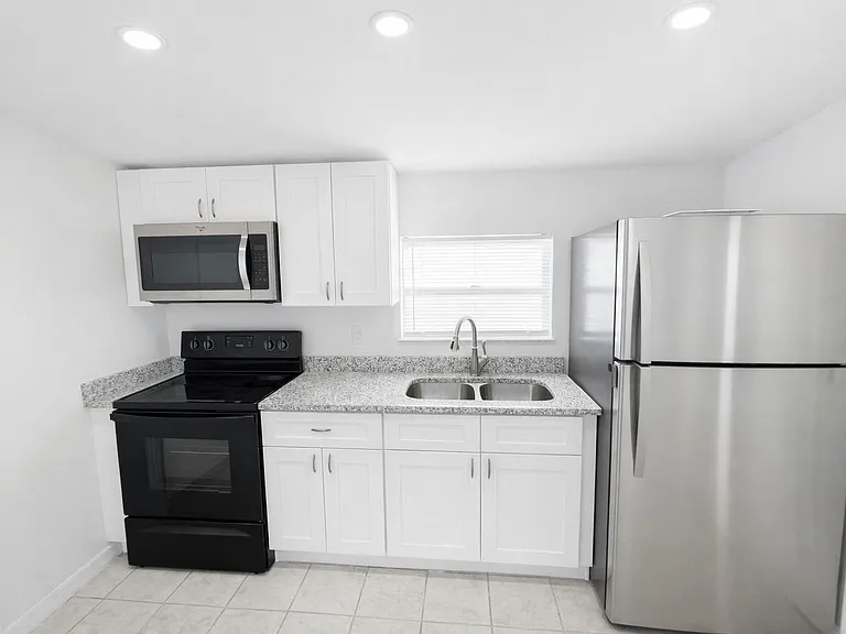 5010 Killarney Ave — Photo 4
