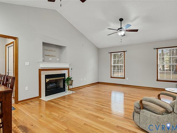 5th image of 11118 Warwick Dr