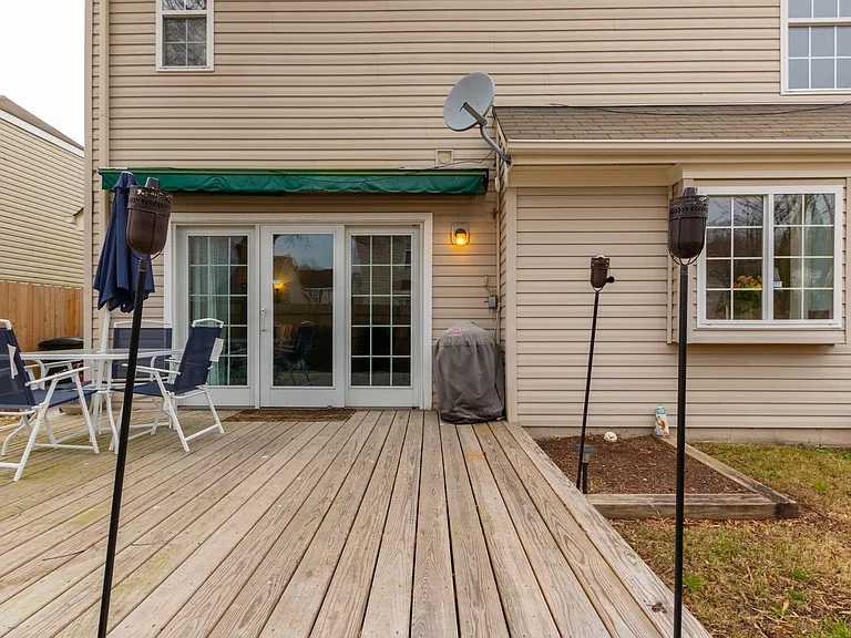 601 Lord Byron Ct — Photo 43