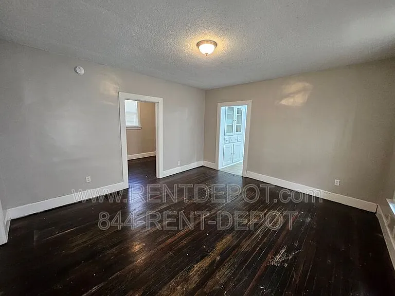 304 S Grand Ave — Photo 7