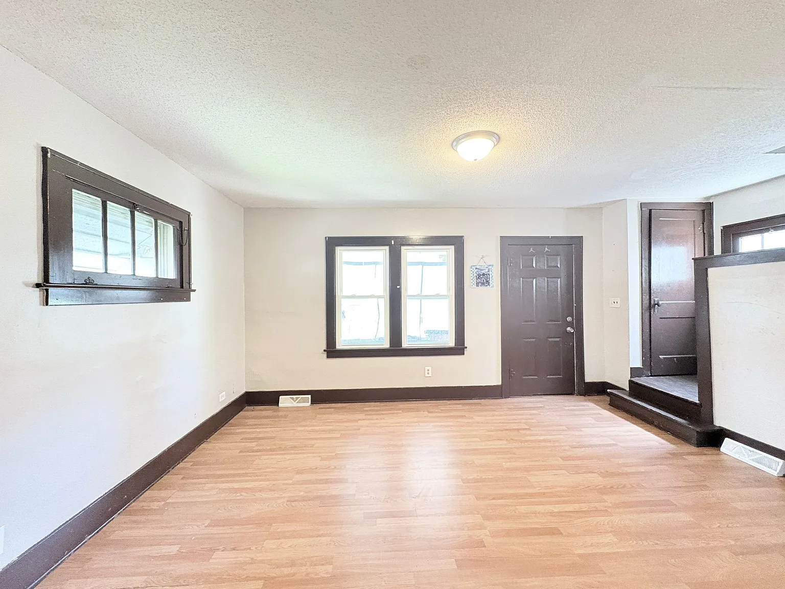 3 bed, 1096 sqft, $1,075 — Photo 4