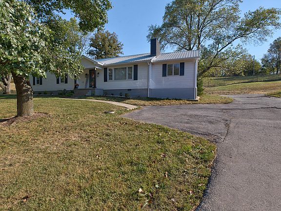 4th image of 3833 Levee Rd
