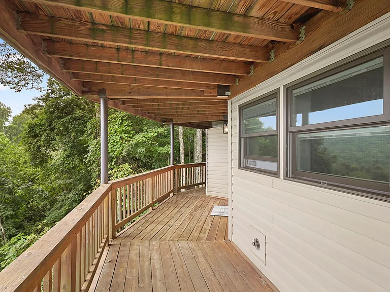 820 Pine Ridge Rd — Photo 22