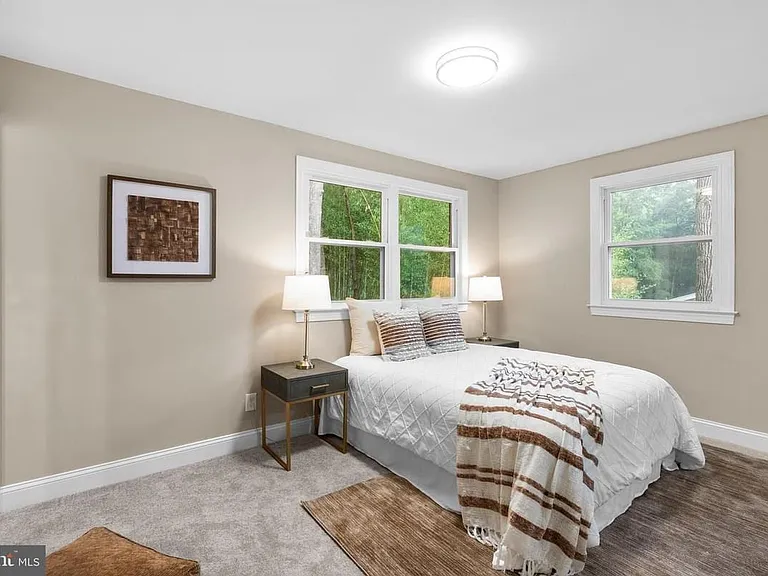 11 Arthur Dr W — Photo 3