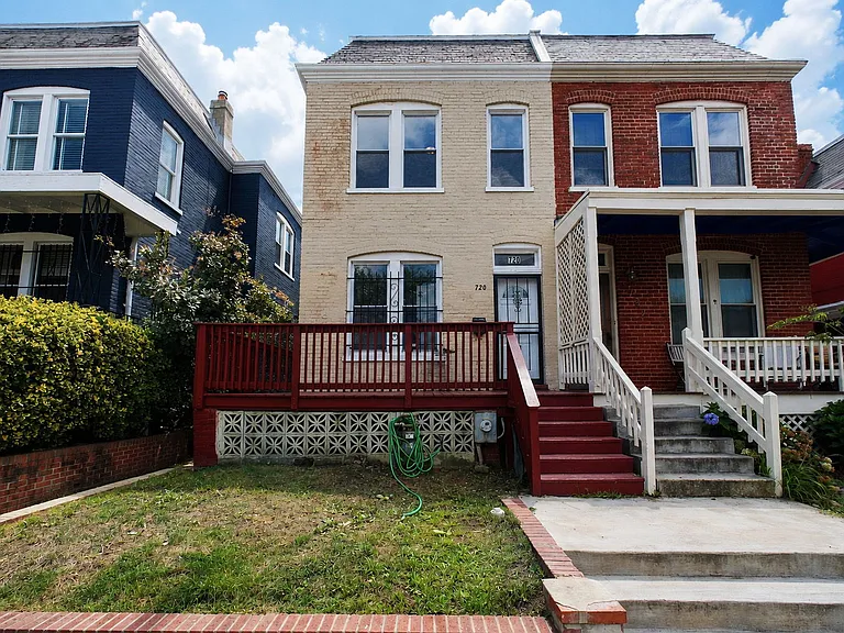 720 Gresham Pl NW — Photo 1