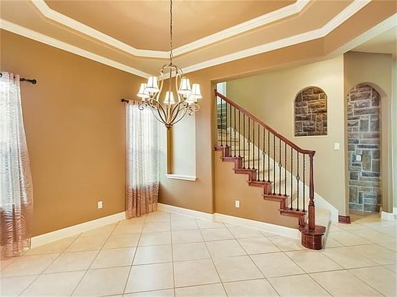 Dining room with tray ceilings