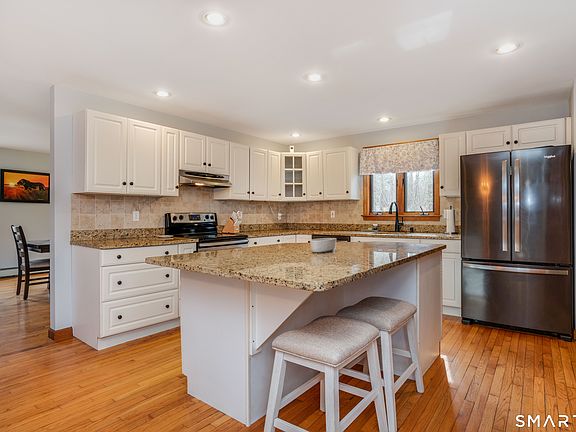 4th image of 157 Highland Road