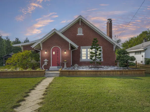 2112 W College Street, Springfield, MO 65806