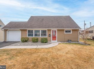 38 Vicar Ln, Levittown, PA 19054