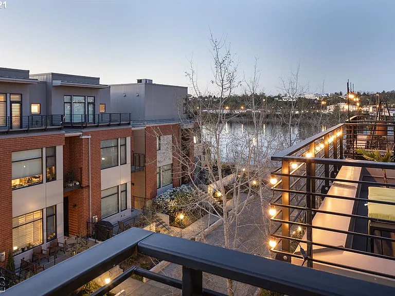 1690 NW Riverscape St — Photo 3