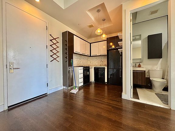 3rd image of 137 Manhattan Ave APT 1B