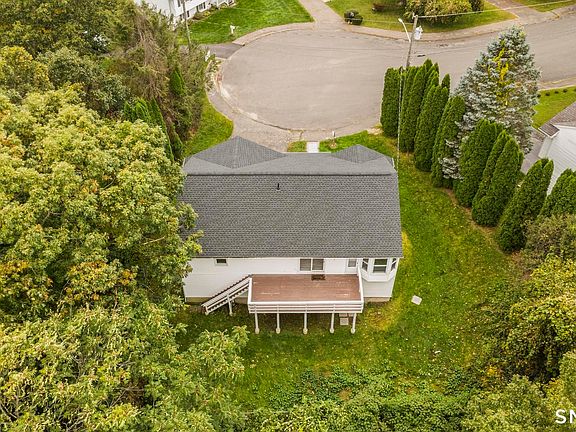 4th image of 63 Oakcrest Circle