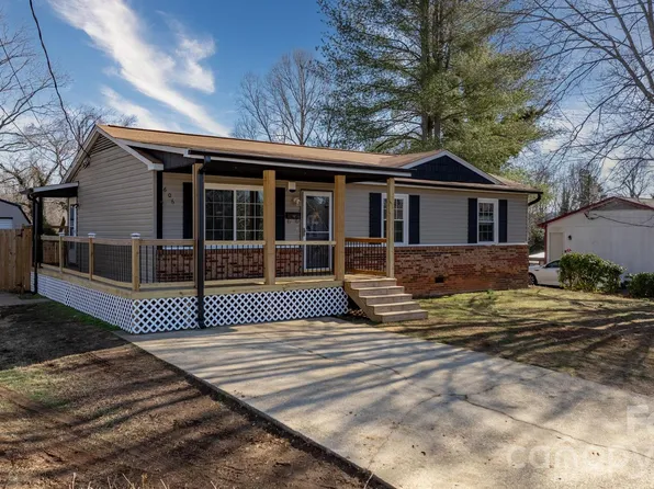 606 Prospect St NW, Lenoir, NC 28645
