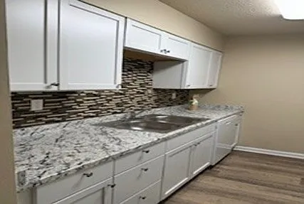 1002 E Main St #5 — Photo 3