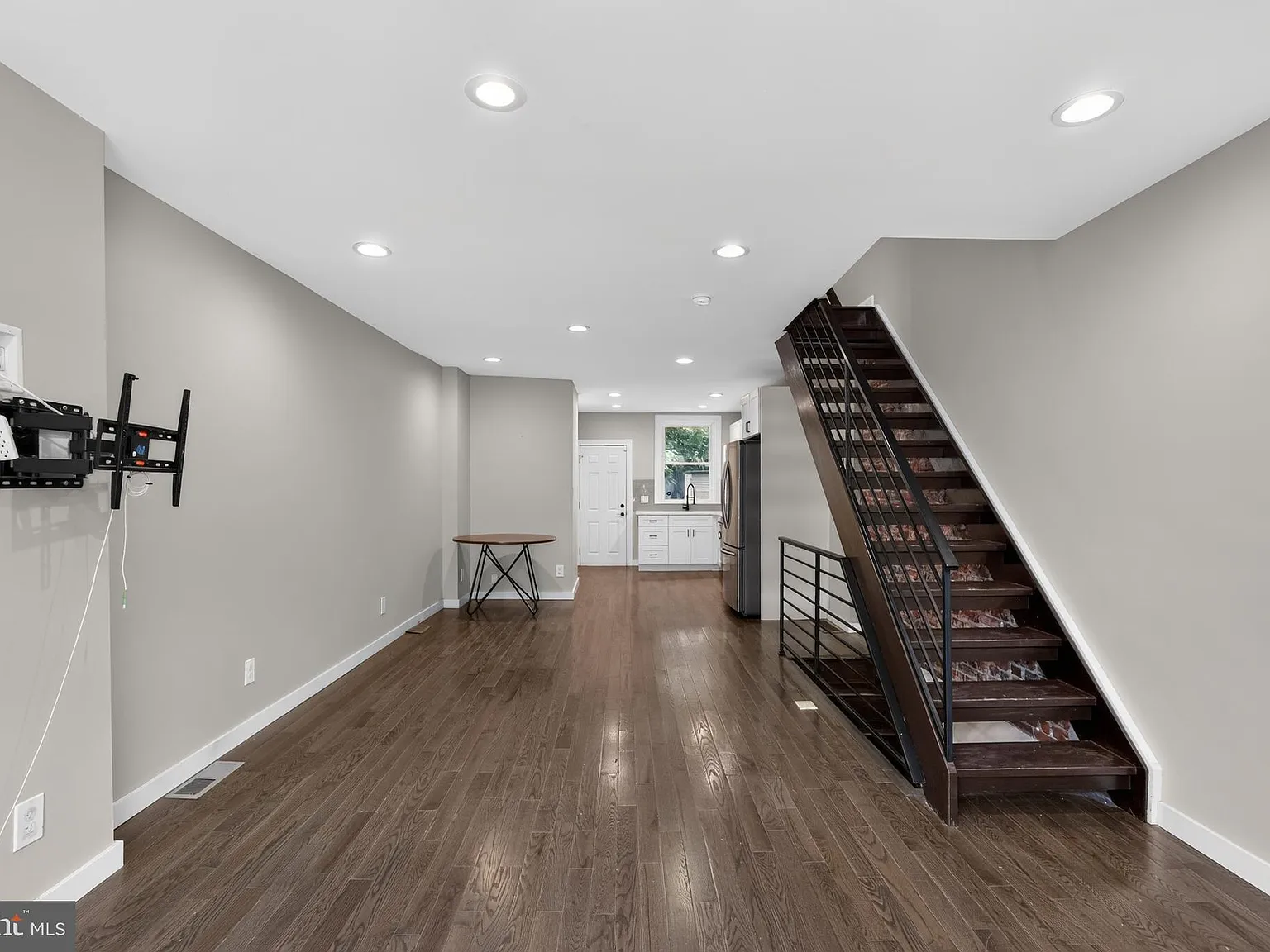 3 bed, 1160 sqft, $2,000 — Photo 4