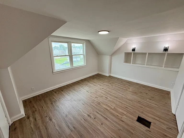 757 Regina Ave — Photo 8