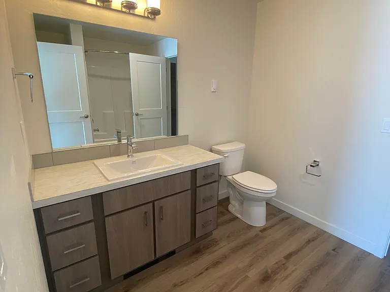 River Falls Apartments — Photo 22