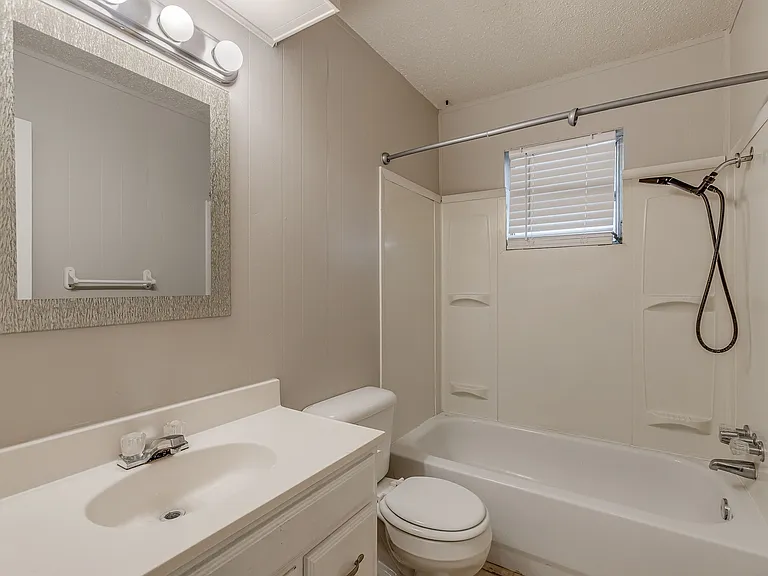 3320 Hampton Dr — Photo 9