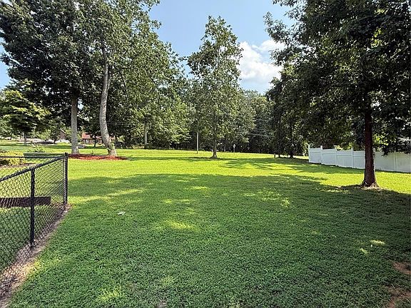 3rd image of 1005 Spring Rock Dr