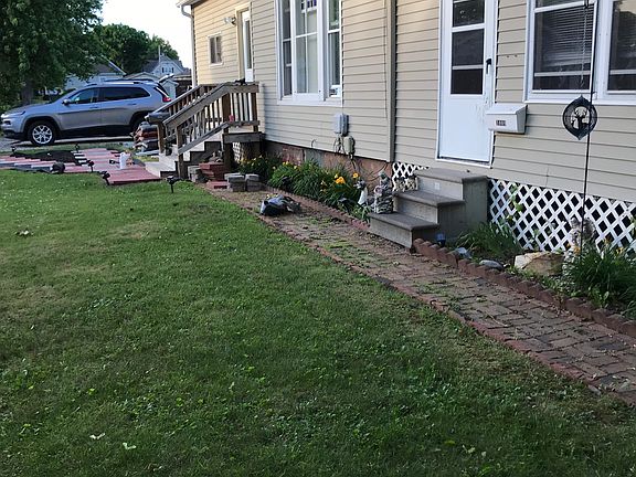 3rd image of 1007 E Losey St