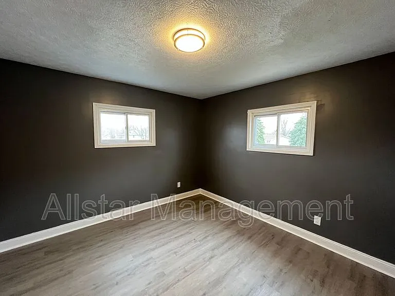 760 W 9th St — Photo 23