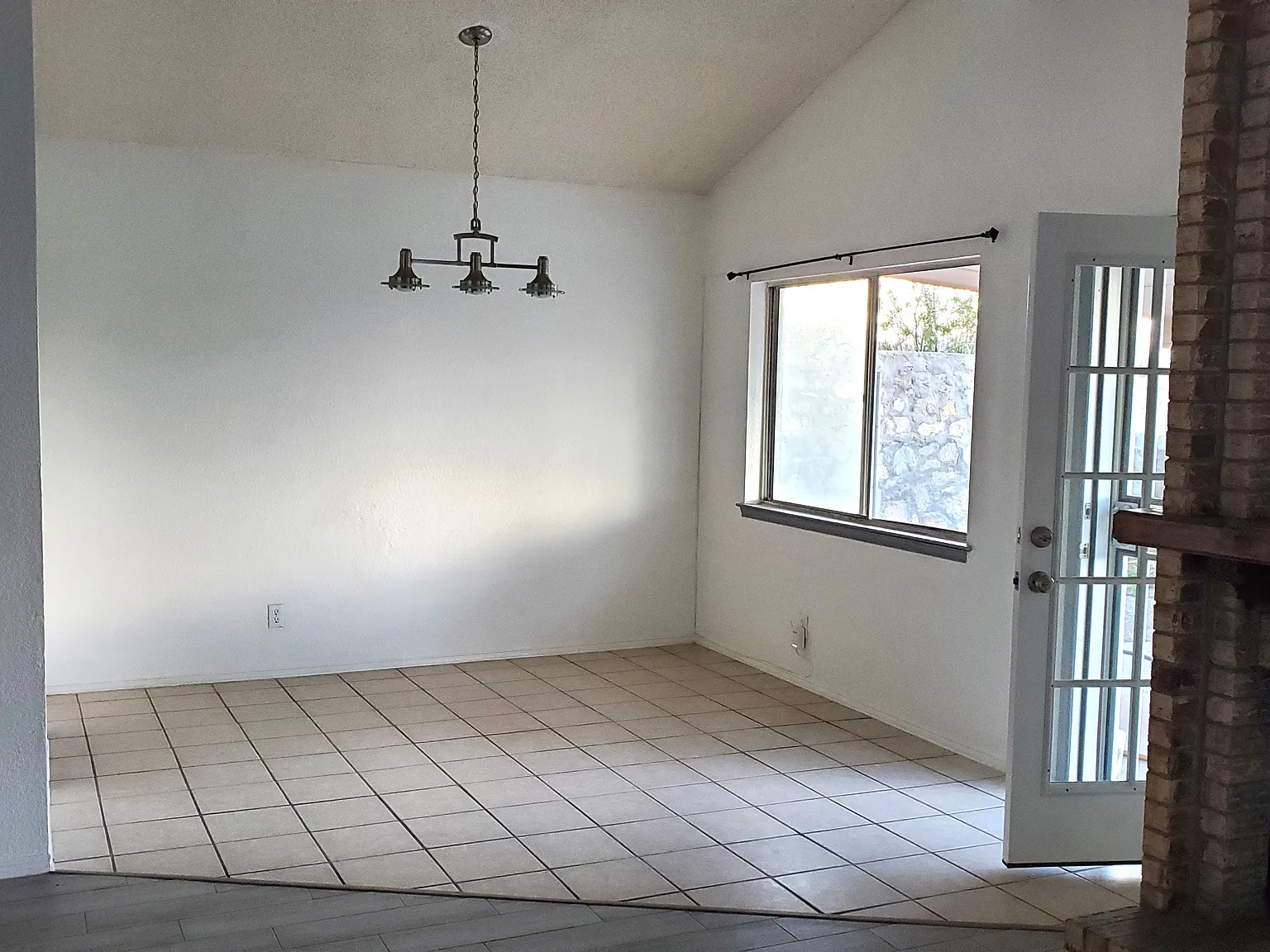 4815 Maureen Cir — Photo 3
