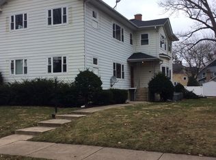 632 N Center St APT 2W, Naperville, IL 60563