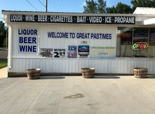 228 N Main St, Monticello, IA 52310