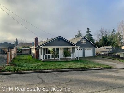 1043 NE Churchill St, Grants Pass, OR, 97526