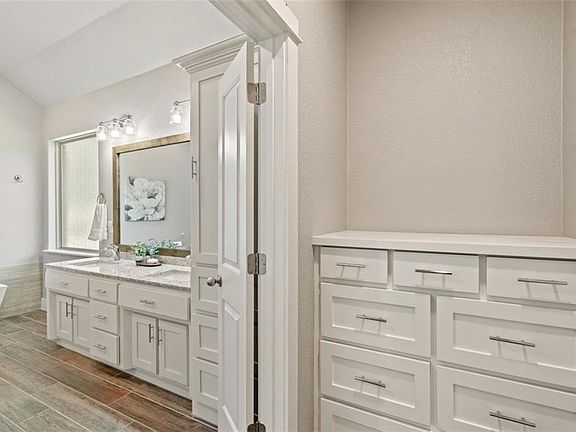 5th image of 1173 Hidden Springs Dr