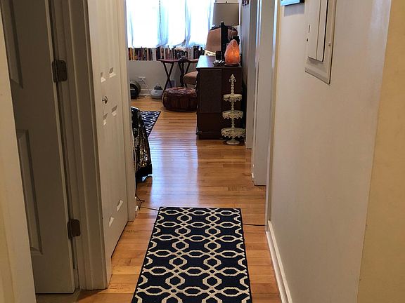 4th image of 1759 W Berteau Ave #1