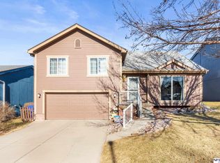 18060 Lillian St, Omaha, NE 68136