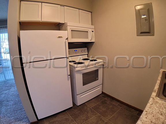 3rd image of 20 N 10th Ave #1