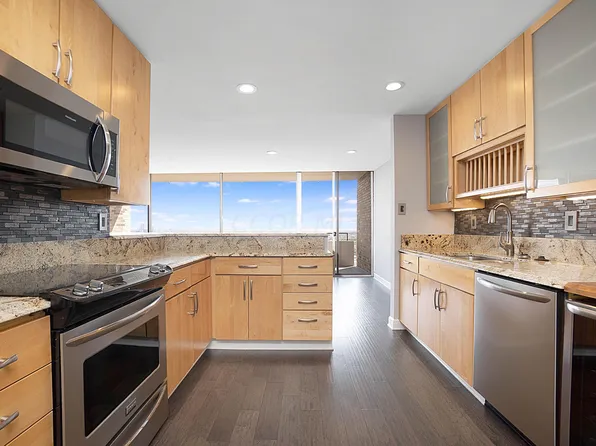 1000 Urlin Ave APT 2017, Grandview, OH 43212