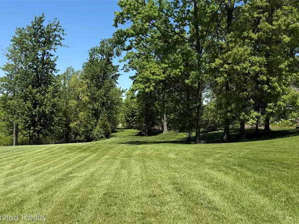 4260 McCormick Dr, Linden, MI 48451