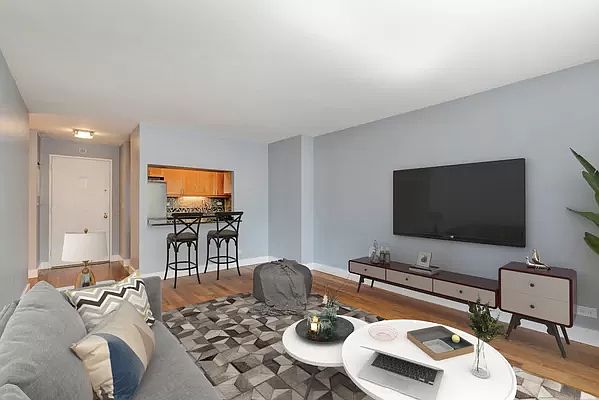 1st image of 303 Greenwich St #5F