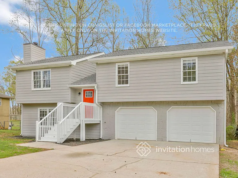 145 W Forest Dr — Photo 2
