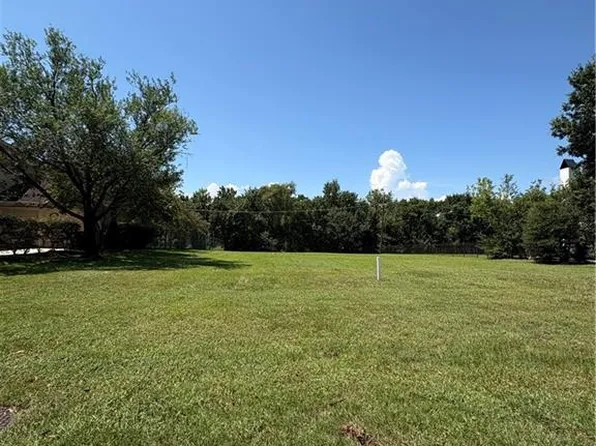 47 Forest Oaks Dr, New Orleans, LA 70131