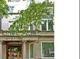 533 W Oakdale Ave, Chicago, IL 60657