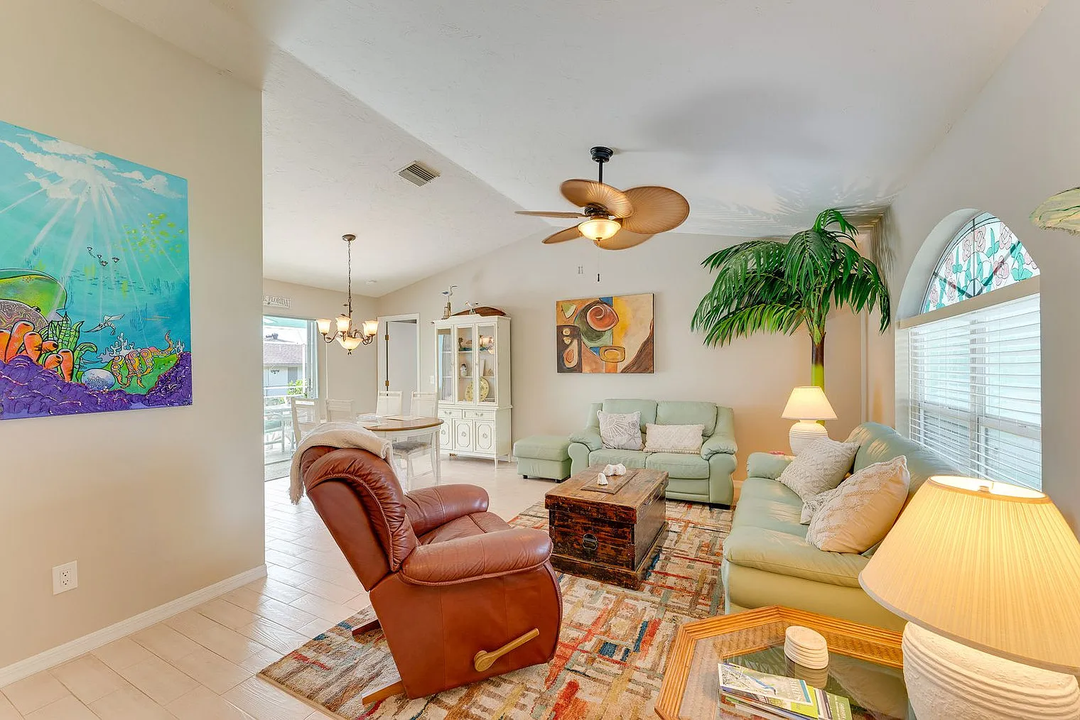 3 bed, 2.0 bath, 1593 sqft, $4,096 — Photo 2