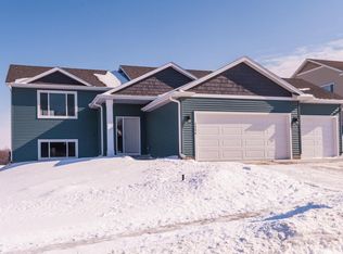 1256 Turnberry Dr SE, Rochester, MN 55904