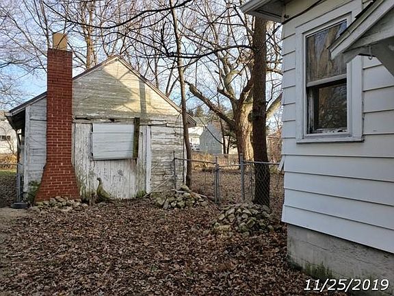 2nd image of 482 Windsor St