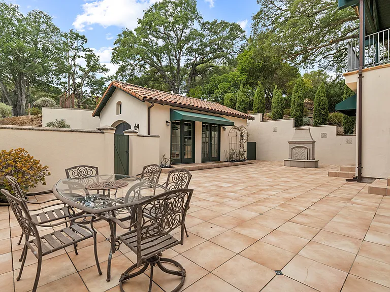Patio is shared with main house. Enclosed for pet contain.