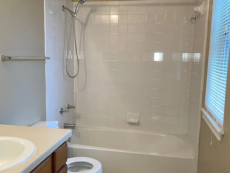 2400 Riddle Rd #B — Photo 25