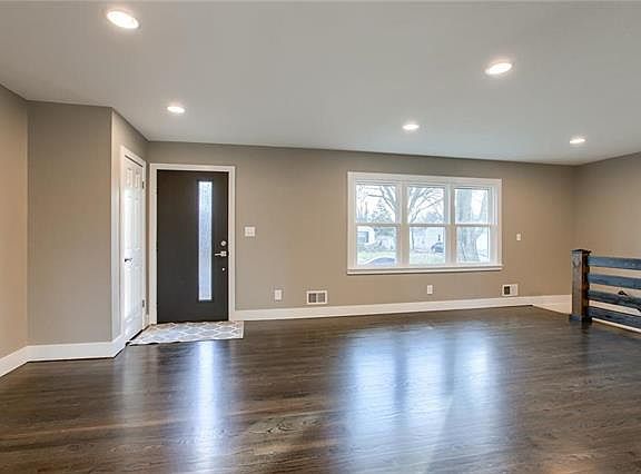 5th image of 8816 Kentucky Ave